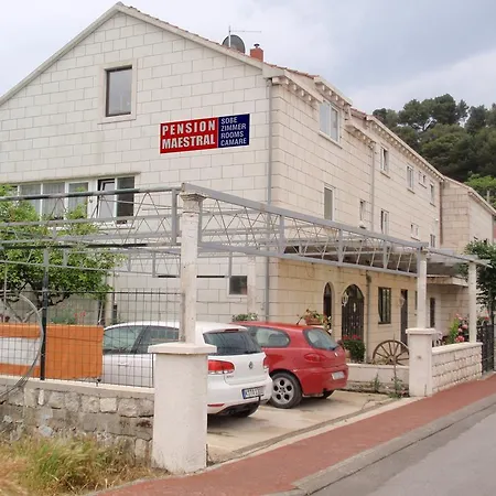 Gostinjska kuća Maestral 3*