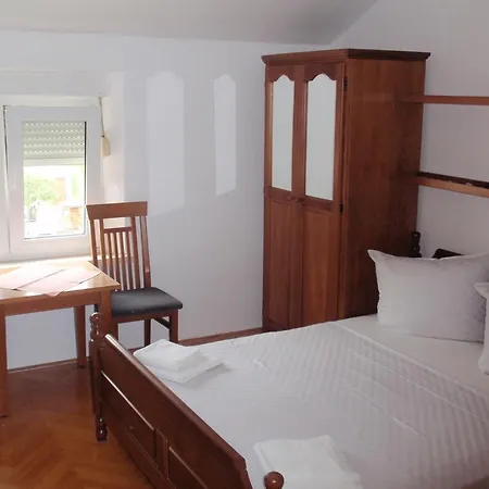 Gostinjska kuća Maestral 3*